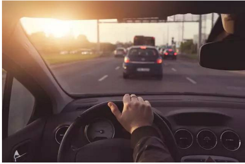 開車的這些陋習(xí)，據(jù)說會開車的人都犯過！別說你沒有！