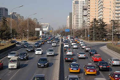 鬧市開車必學(xué)技巧，你會(huì)幾招？