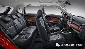 易燃易爆炸！夏天在車?yán)锓胚@些東西絕對是奪命炸彈！